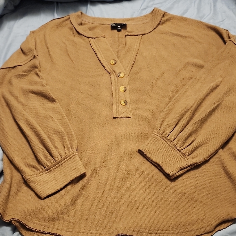 Blu Pepper Tan Button-Front Blouse